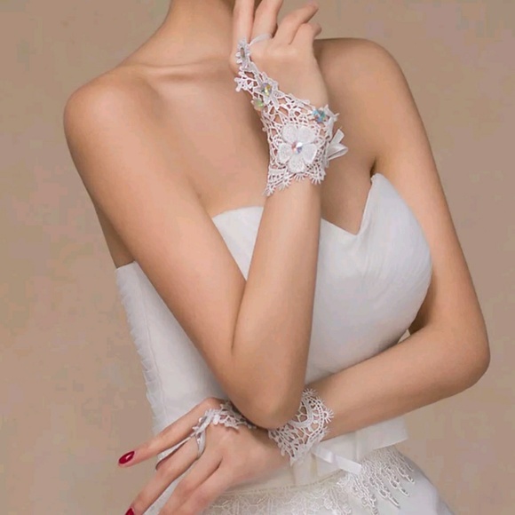 Short Fingerless " gloves" - Picture 4 of 5